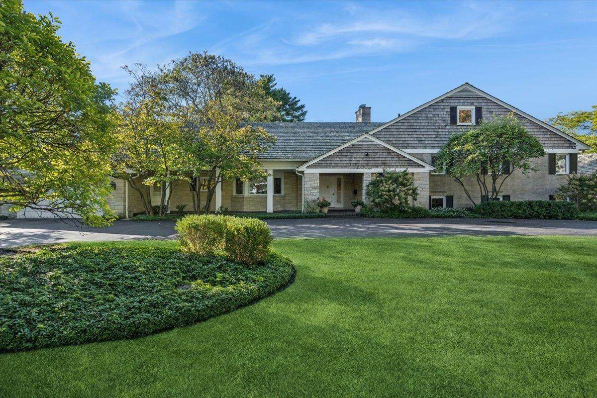 1350 Westmoor Tr., Winnetka, IL 60093