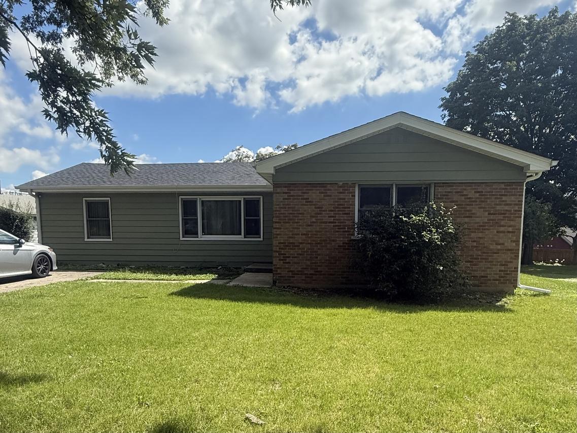 355 Hilltop Dr., North Aurora, IL 60542