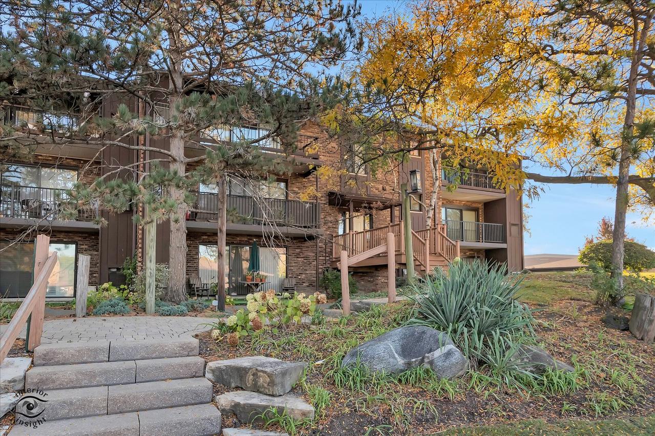 1327 Cass Ln. #301, Westmont, IL 60559