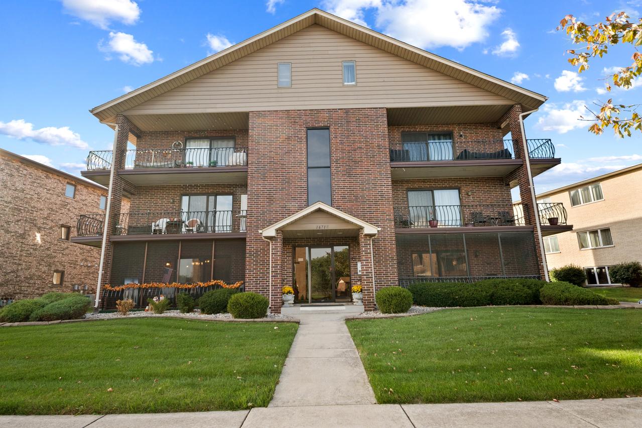 16718 Paxton Ave. #1S, Tinley Park, IL 60477