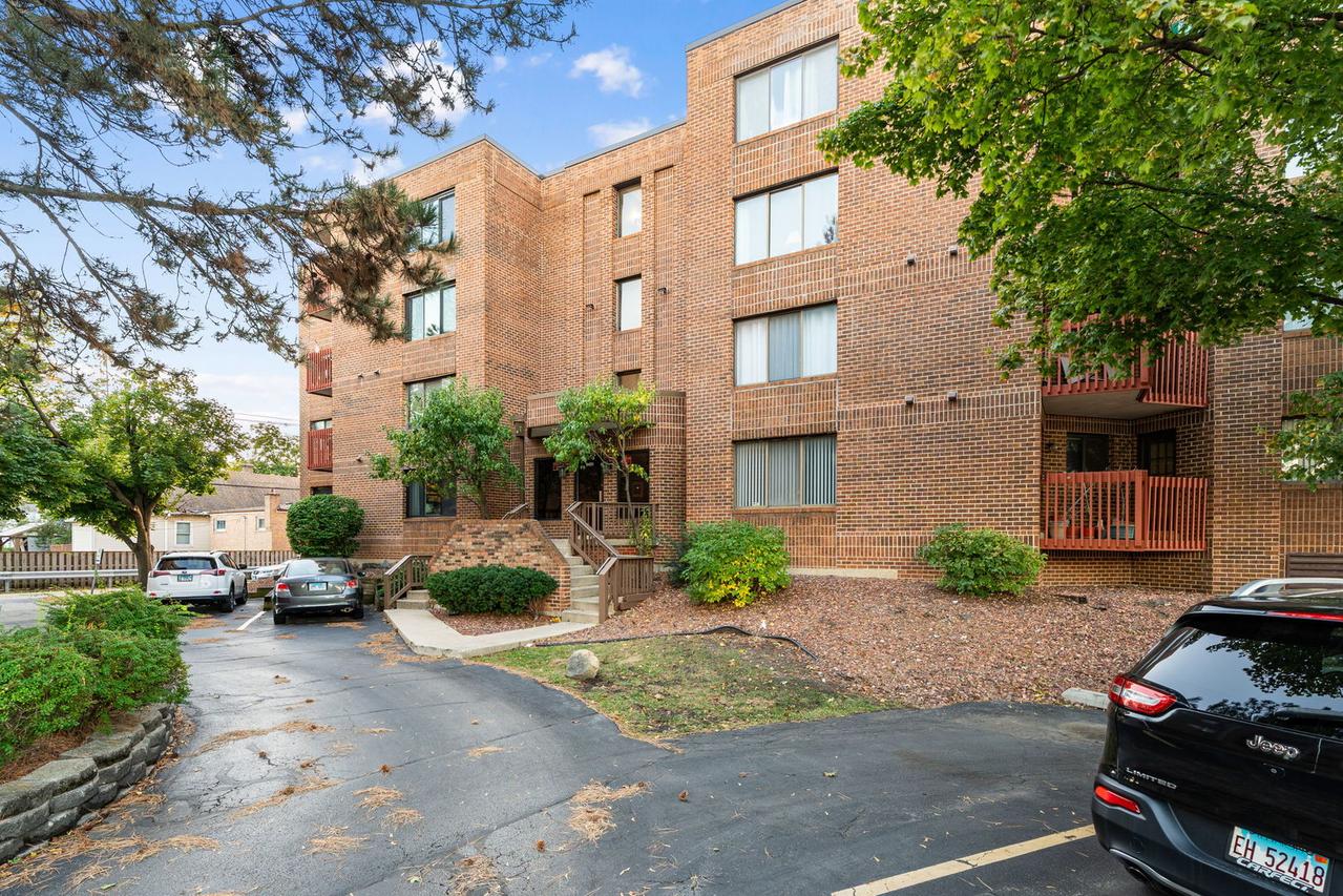 6421 Pershing Rd. #404, Stickney, IL 60402