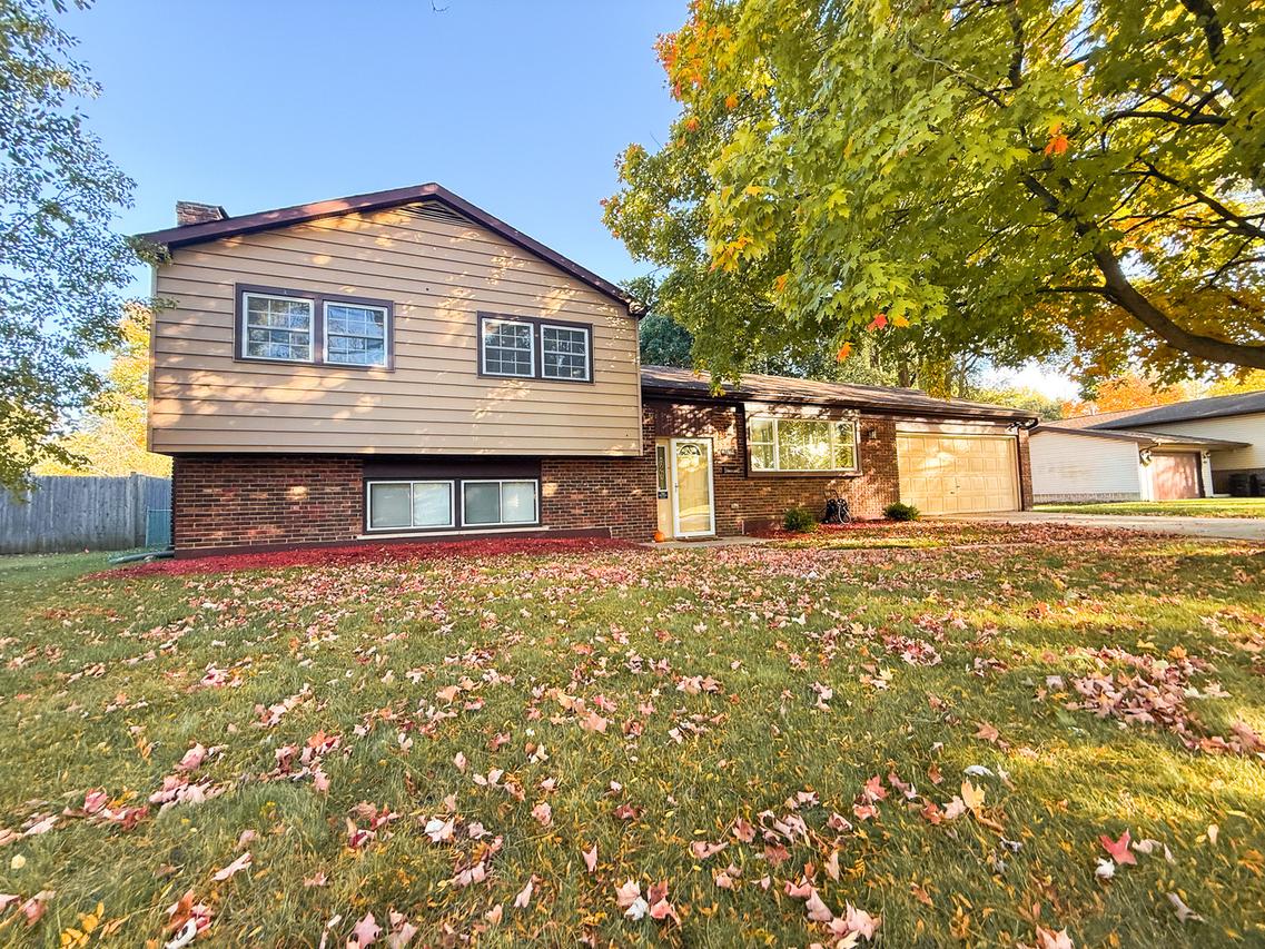 1013 Nottingham Ln., Crystal Lake, IL 60014