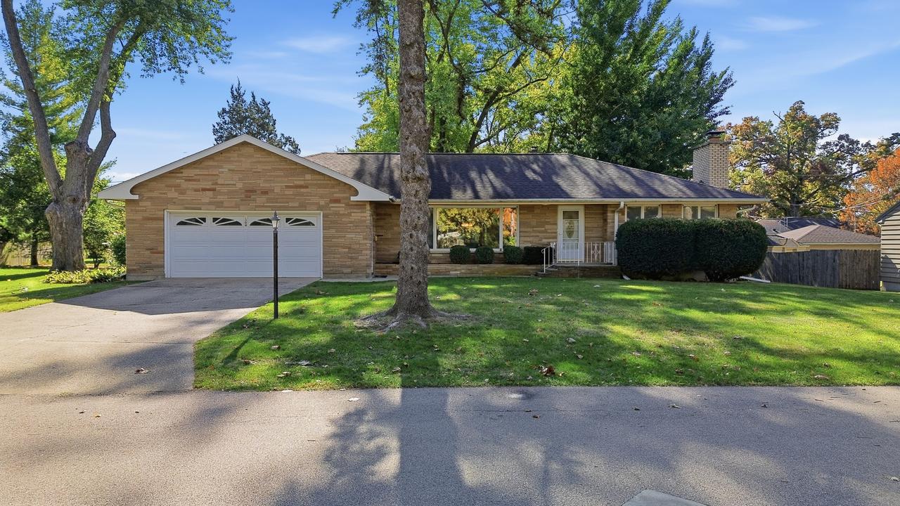 1304 Park Ln., Dixon, IL 61021