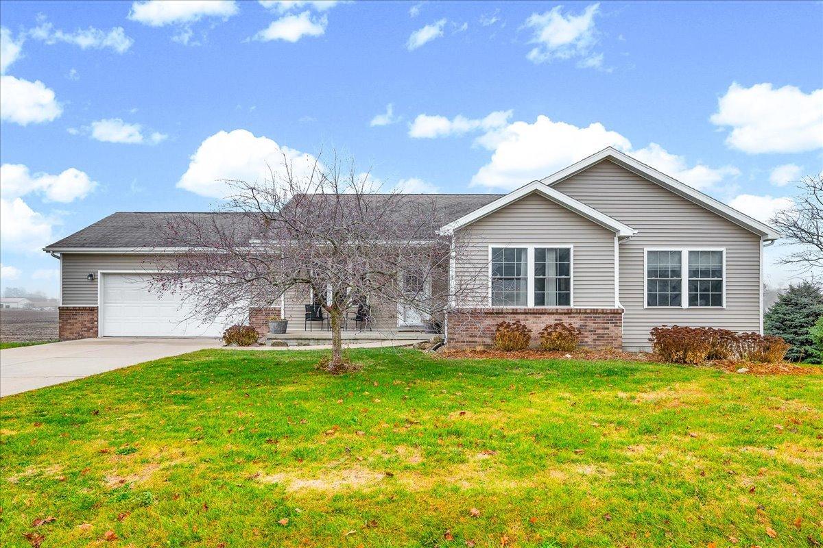 107 Baize Dr., Carlock, IL 61725