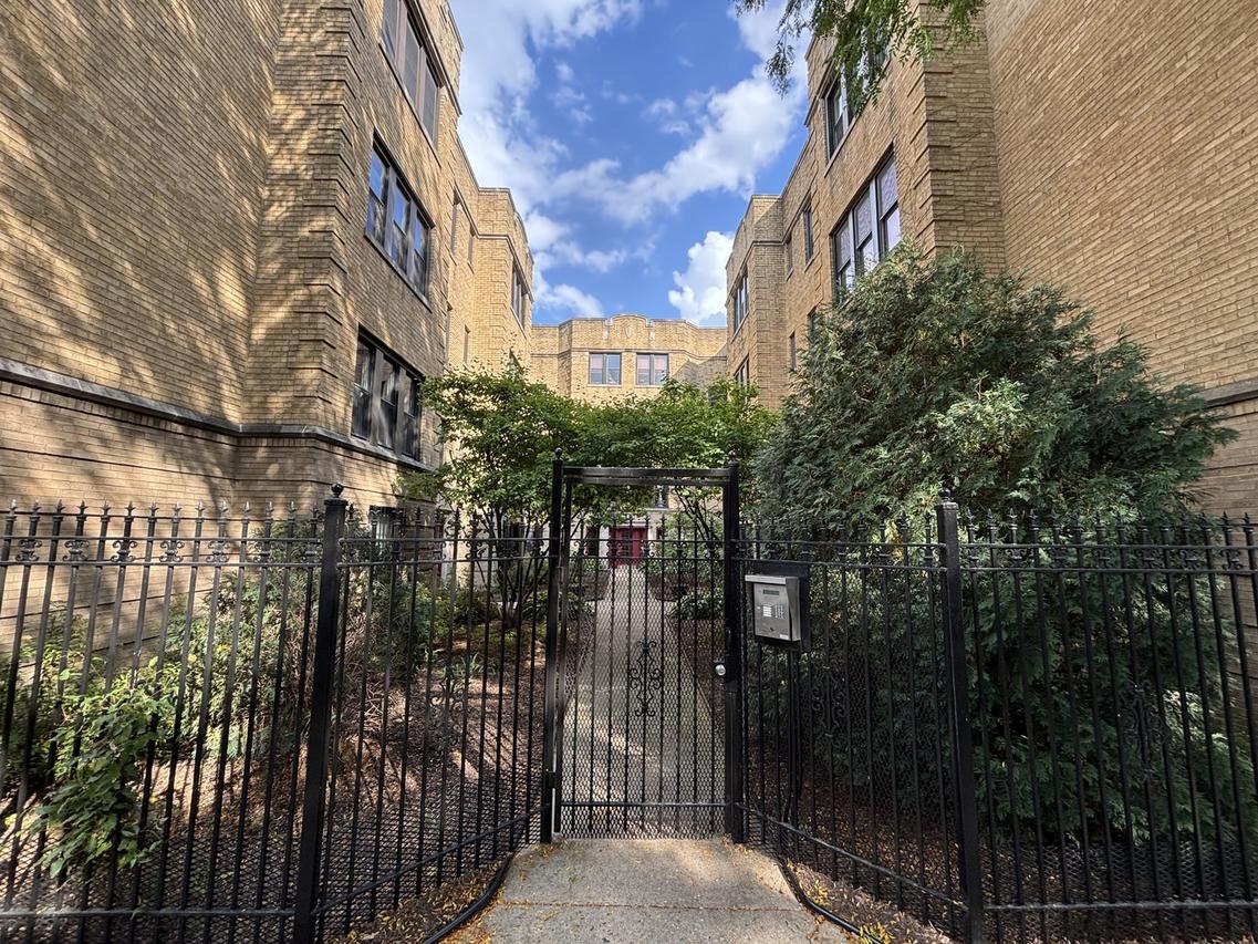 4411 N Sacramento Ave. #1, Chicago, IL 60625