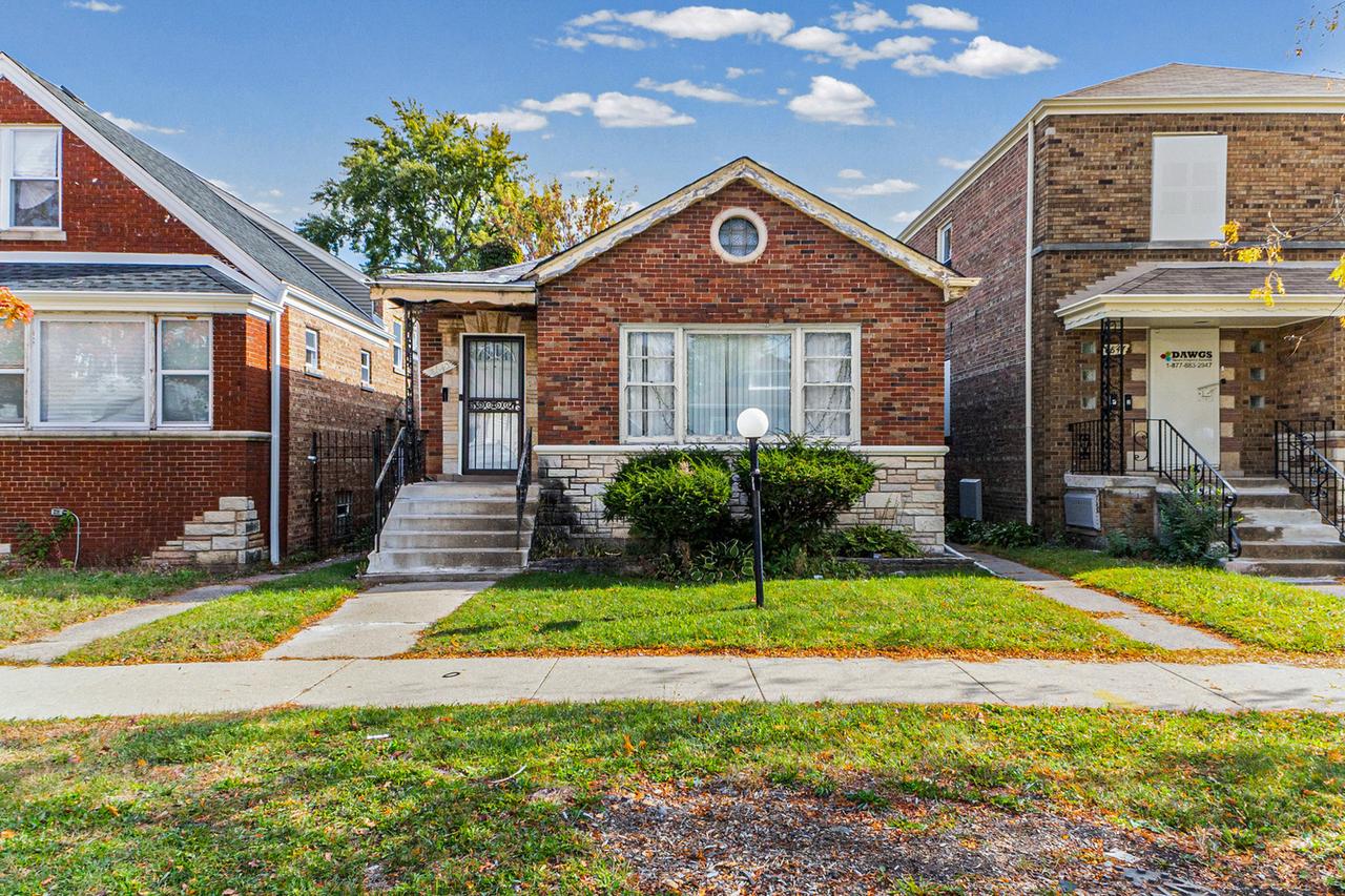 8643 S Kingston Ave., Chicago, IL 60617