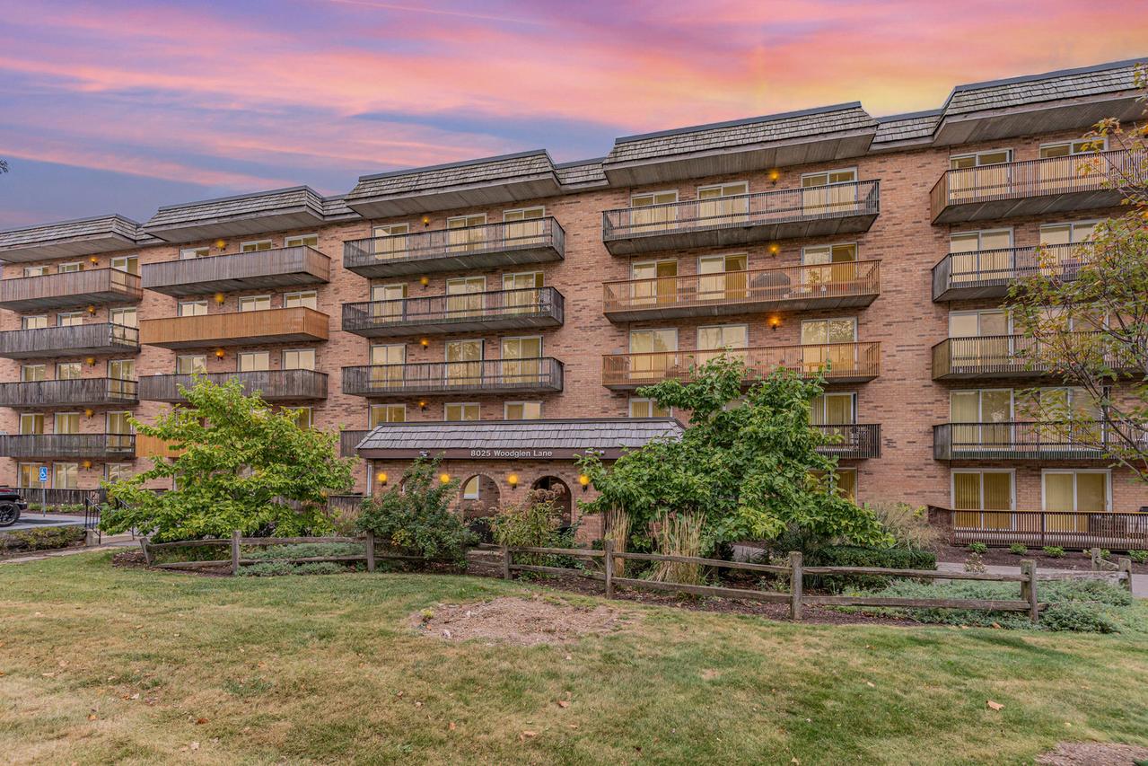 8025 Woodglen Ln. #108, Downers Grove, IL 60516