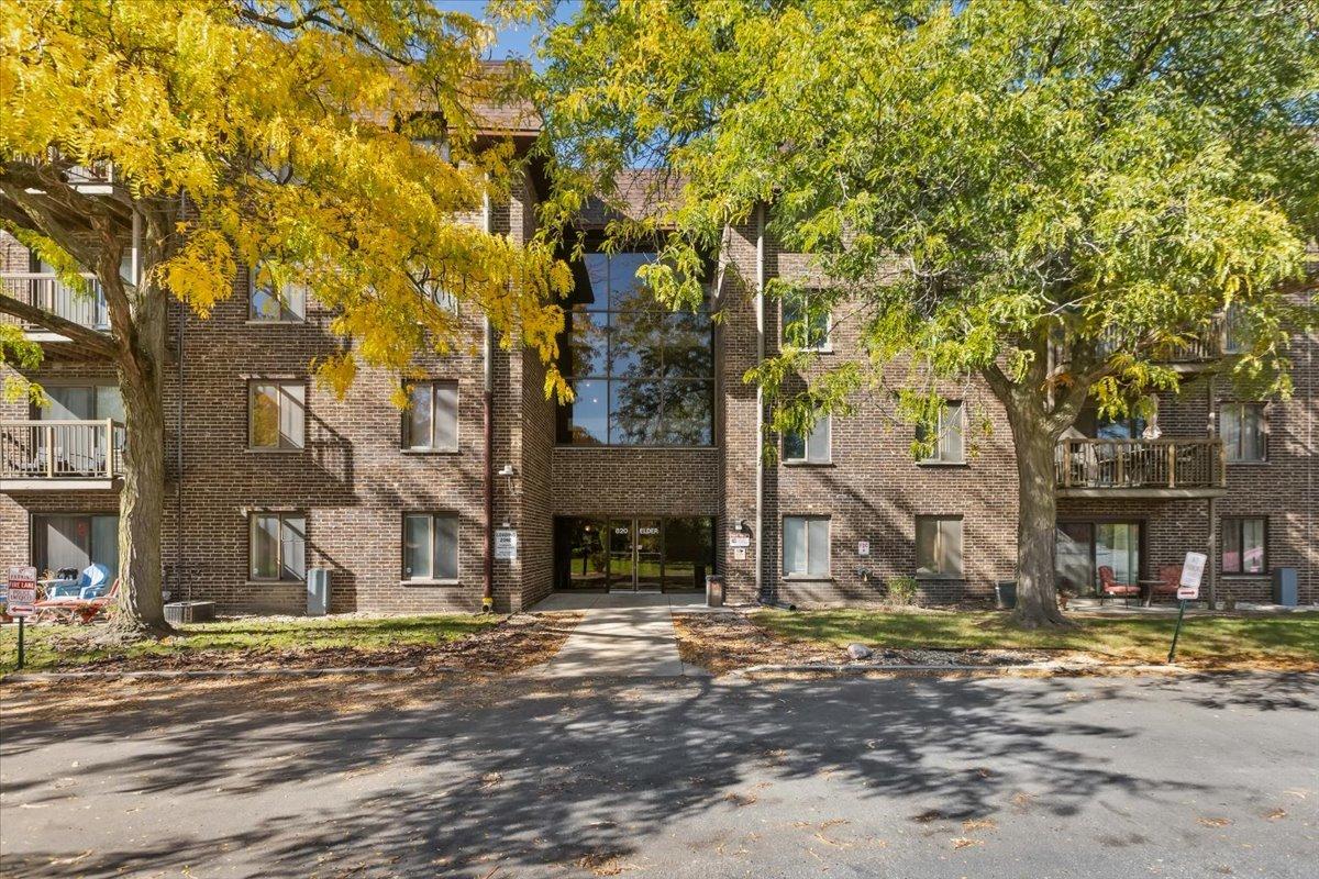 820 Elder Rd. #C410, Homewood, IL 60430