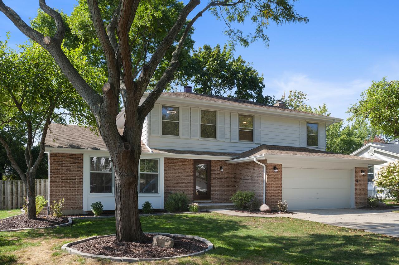 1017 Juniper Pkwy., Libertyville, IL 60048