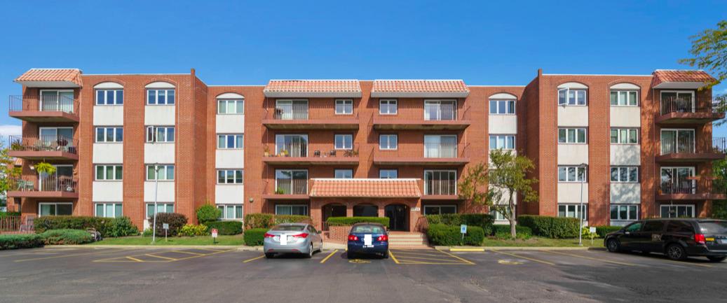 2066 Saint Johns Ave. #404, Highland Park, IL 60035