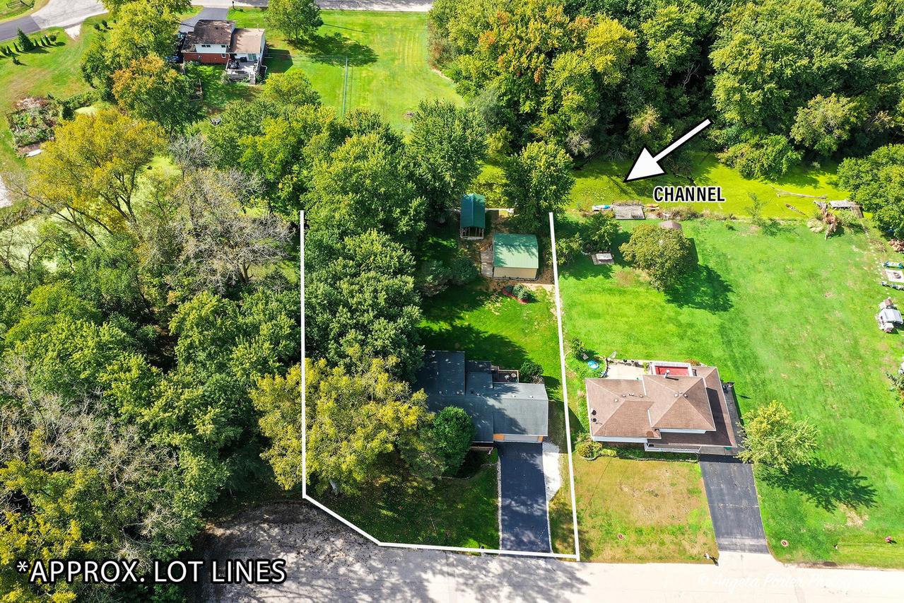 5009 Memory Tr., Mchenry, IL 60051