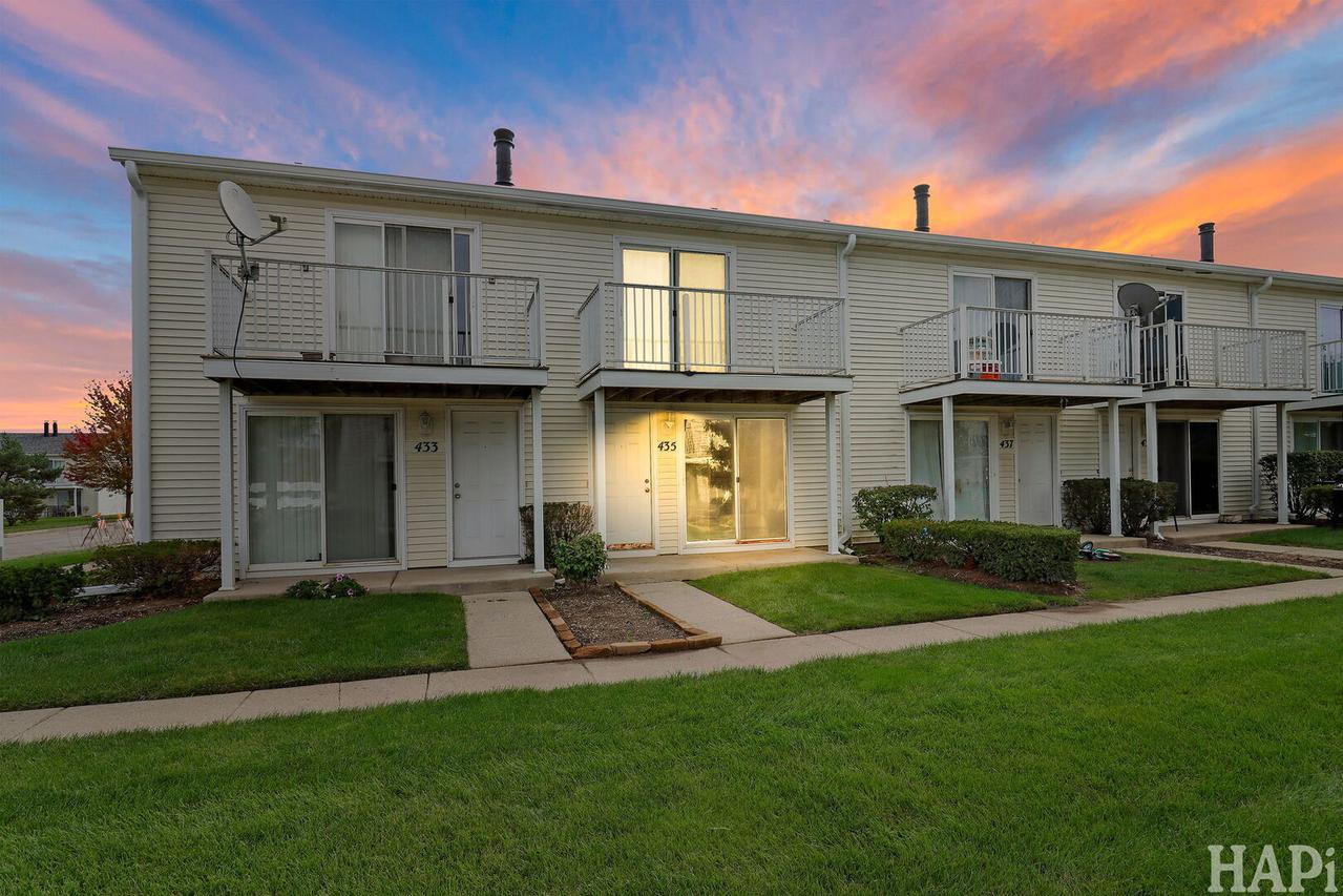 435 Meadow Green Ln., Round Lake Beach, IL 60073
