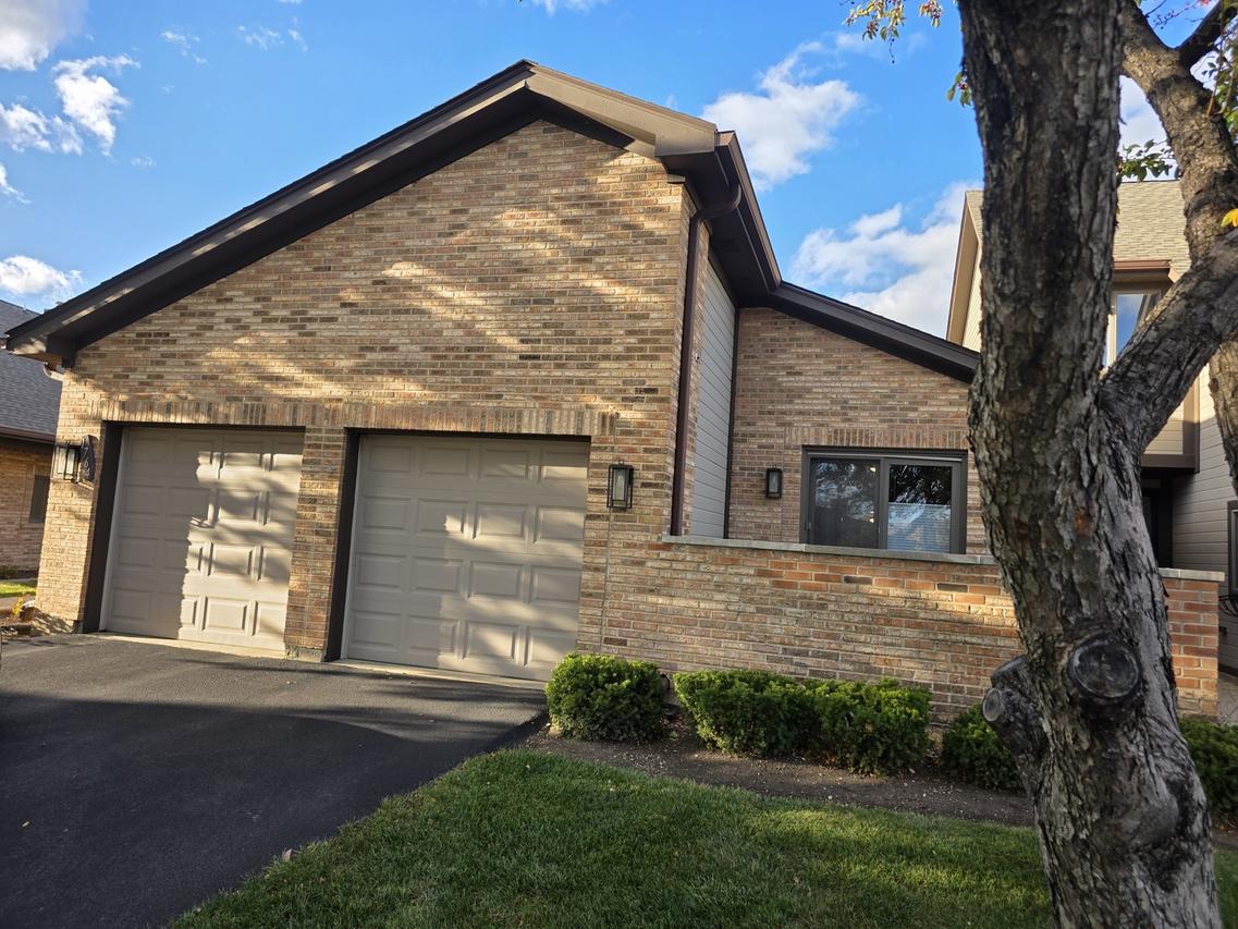1764 Pebble Beach Dr., Hoffman Estates, IL 60169
