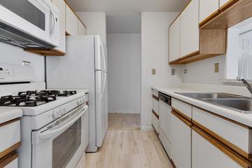 1912 Prairie Sq. #209A, Schaumburg, IL 60173