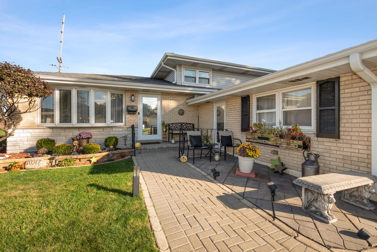 10317 Lacrosse Ave., Oak Lawn, IL 60453