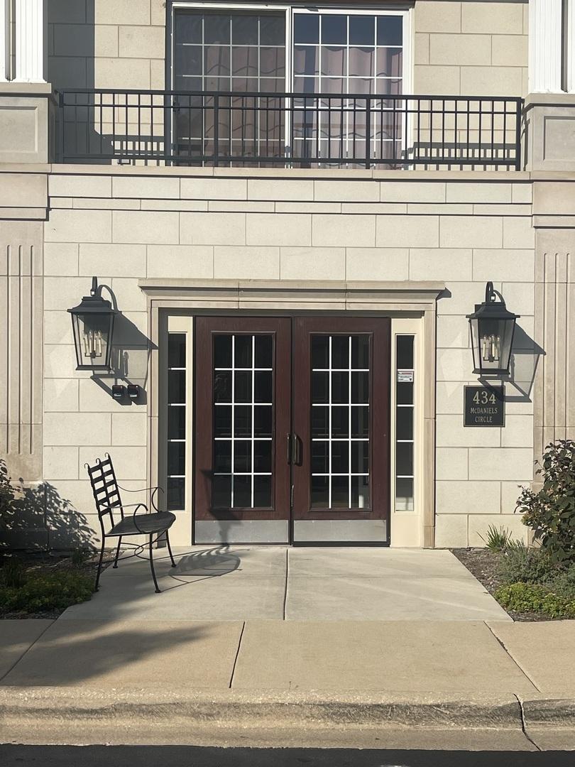 434 Mcdaniels Cir. #302, Clarendon Hills, IL 60514