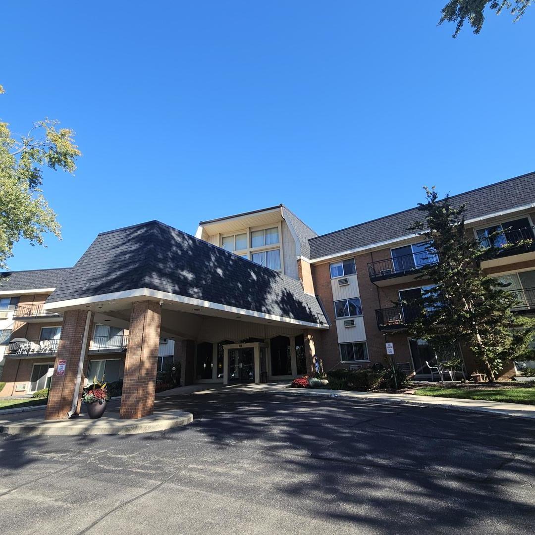 1198 Royal Glen Dr. #312B, Glen Ellyn, IL 60137