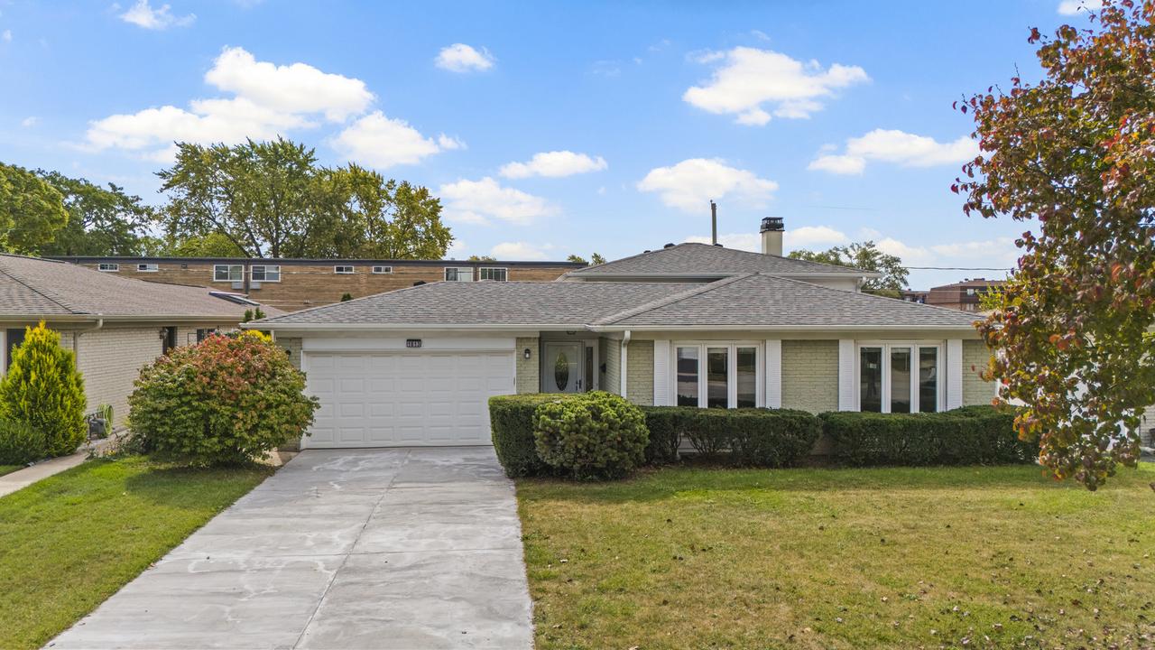 1813 W Pheasant Tr., Mount Prospect, IL 60056