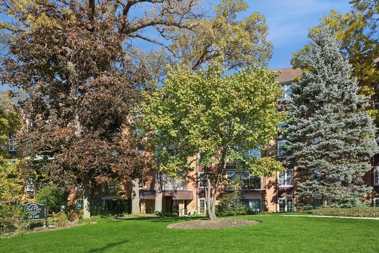 441 N Park Blvd. #2J, Glen Ellyn, IL 60137