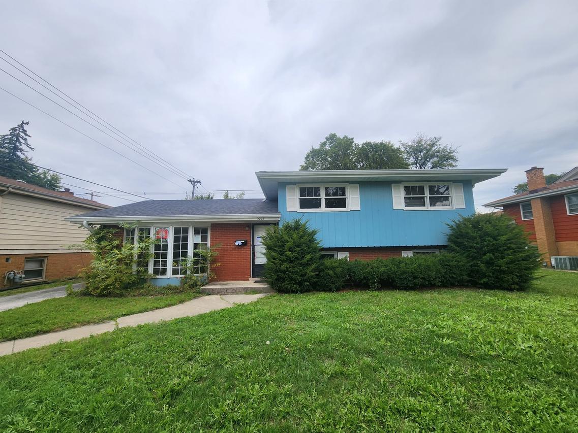 1208 Evergreen Rd., Homewood, IL 60430