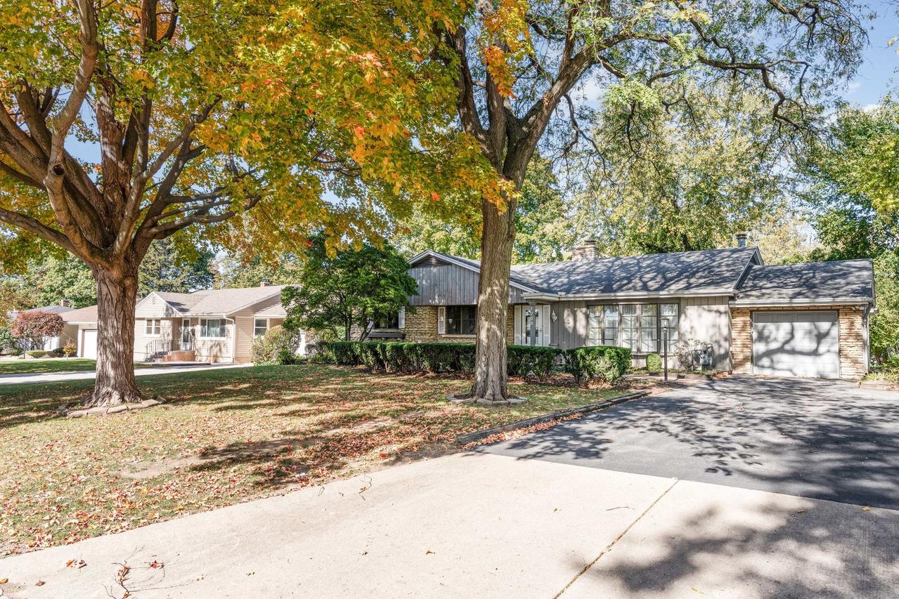 1703 W. Acres Rd., Joliet, IL 60435