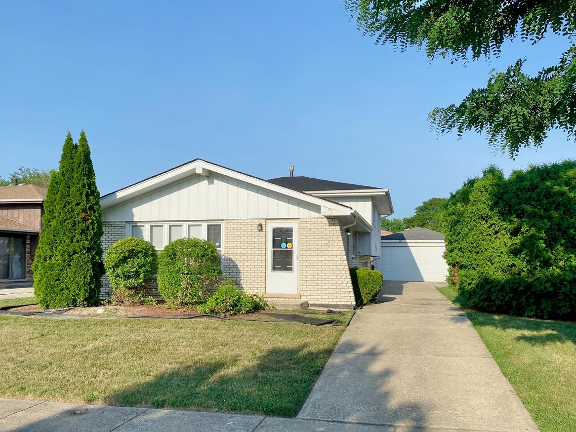 20073 Park Ave., Lynwood, IL 60411