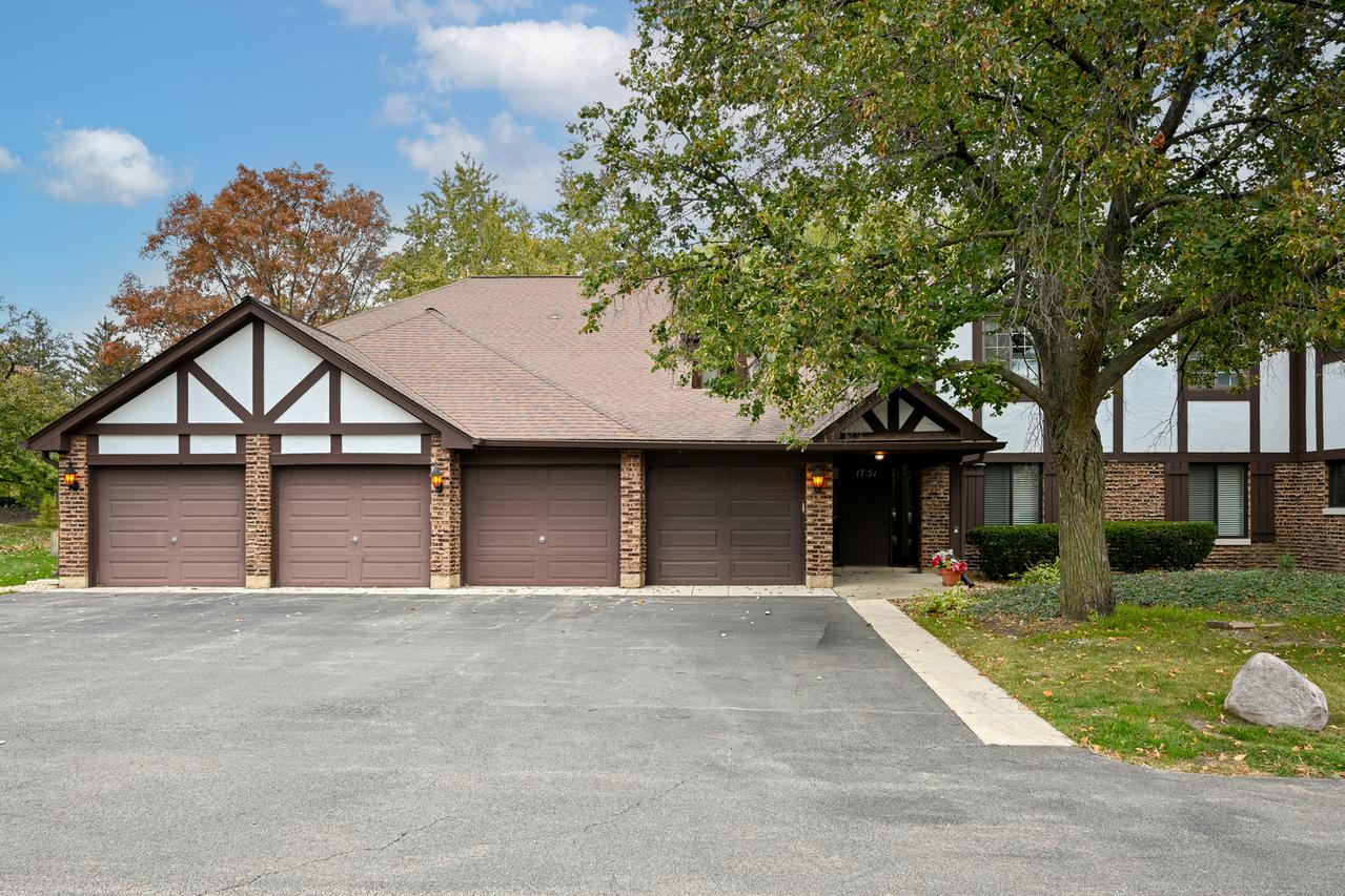 1751 Plymouth Ct. #B, Wheaton, IL 60189