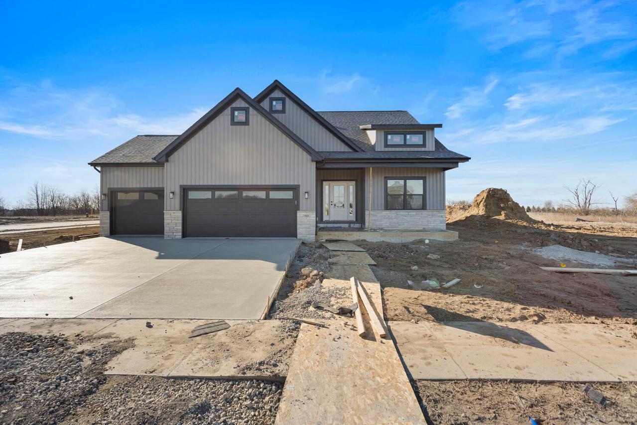 713 Wheatley Dr., Mahomet, IL 61853