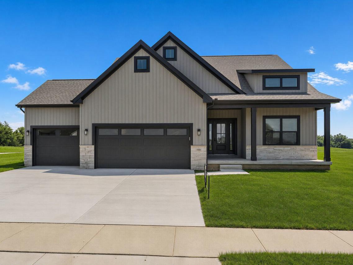 713 Wheatley Dr., Mahomet, IL 61853