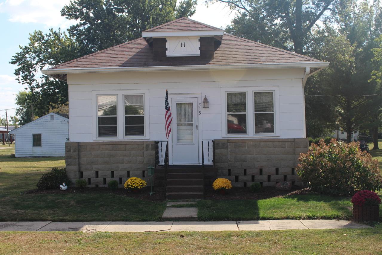 215 North St., Weldon, IL 61882