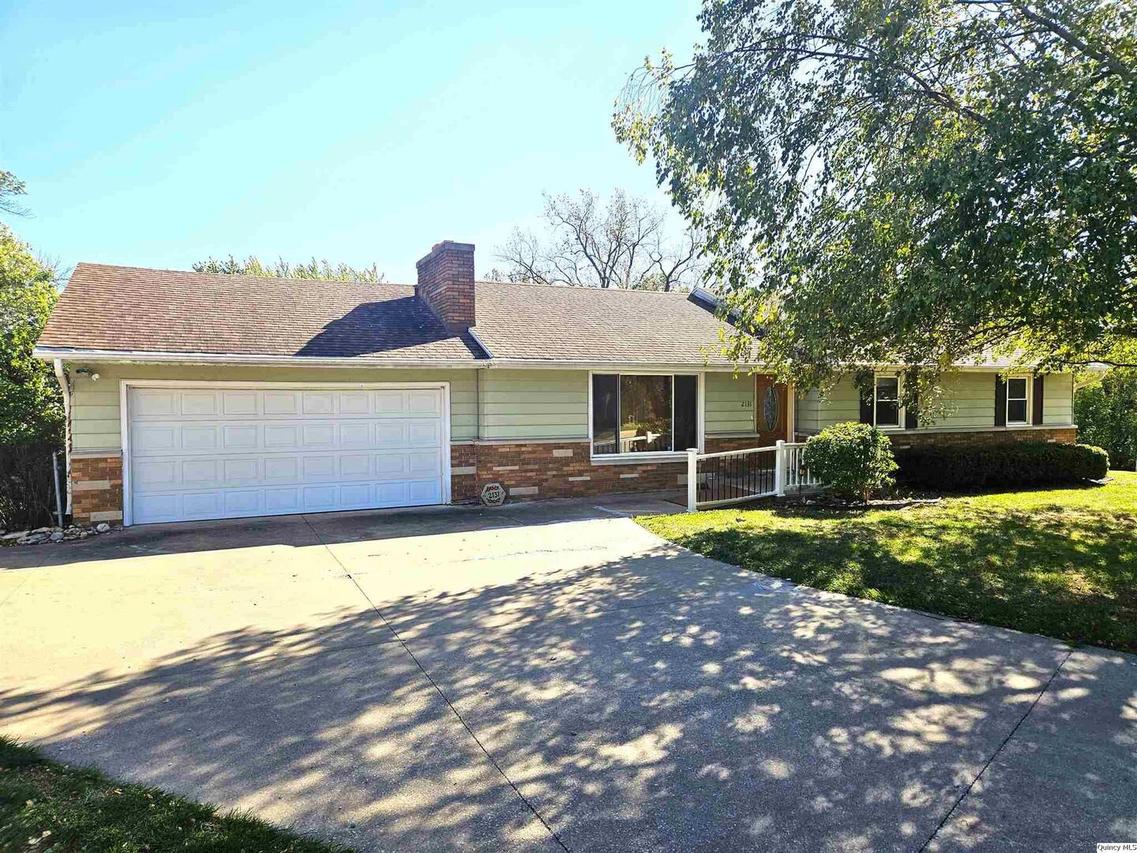 2131 Sunnybrook Drive W, Quincy, IL 62301