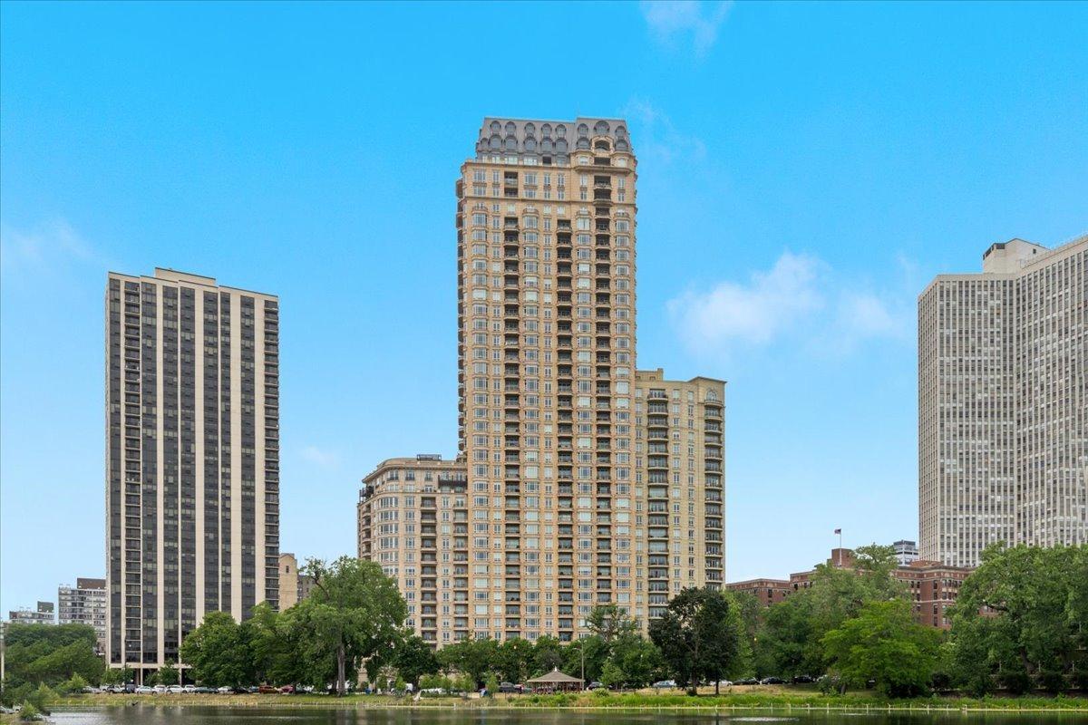 2550 N Lakeview Ave. #S605, Chicago, IL 60614