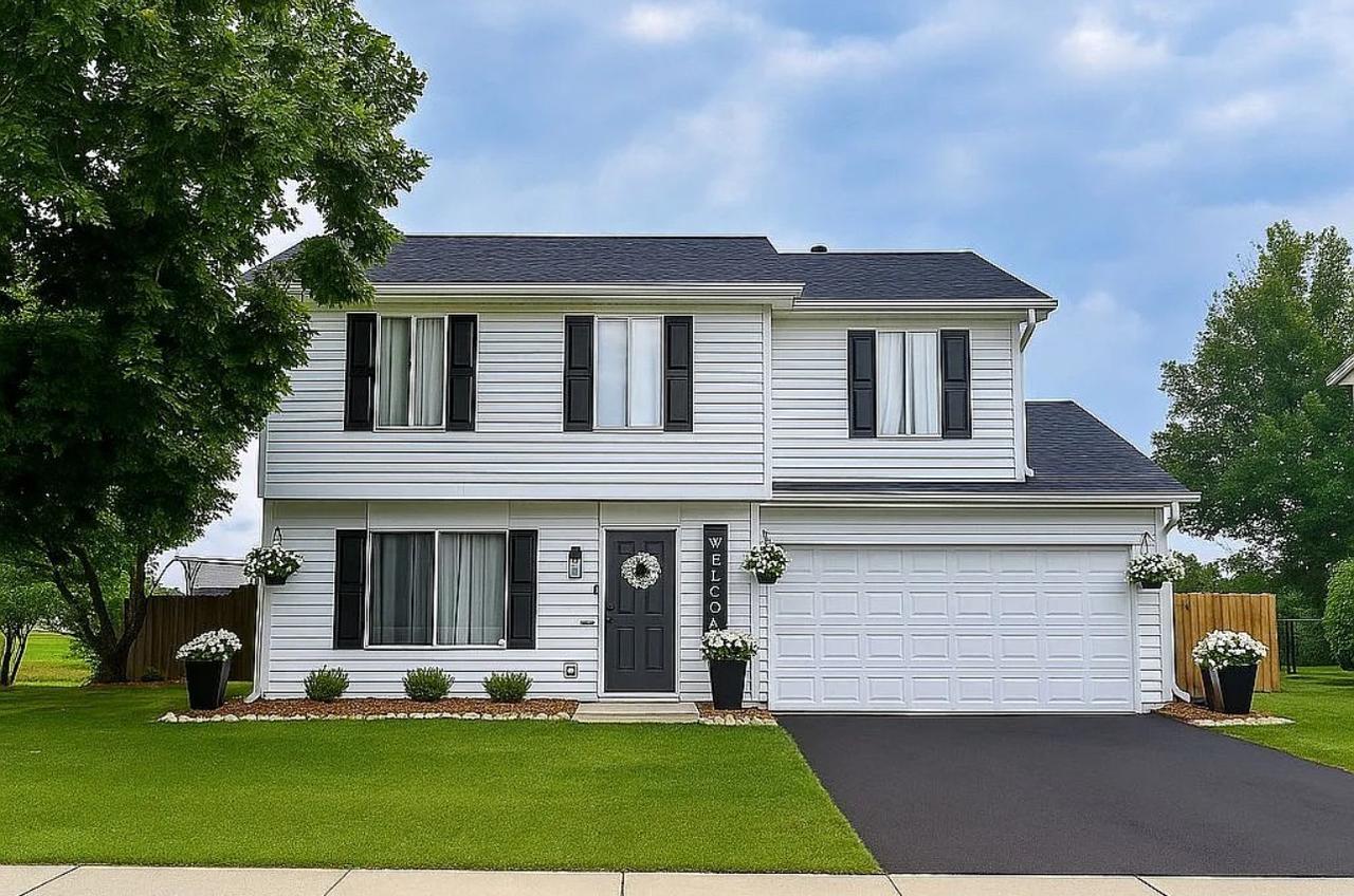 240 Westbrook Cir., Naperville, IL 60565