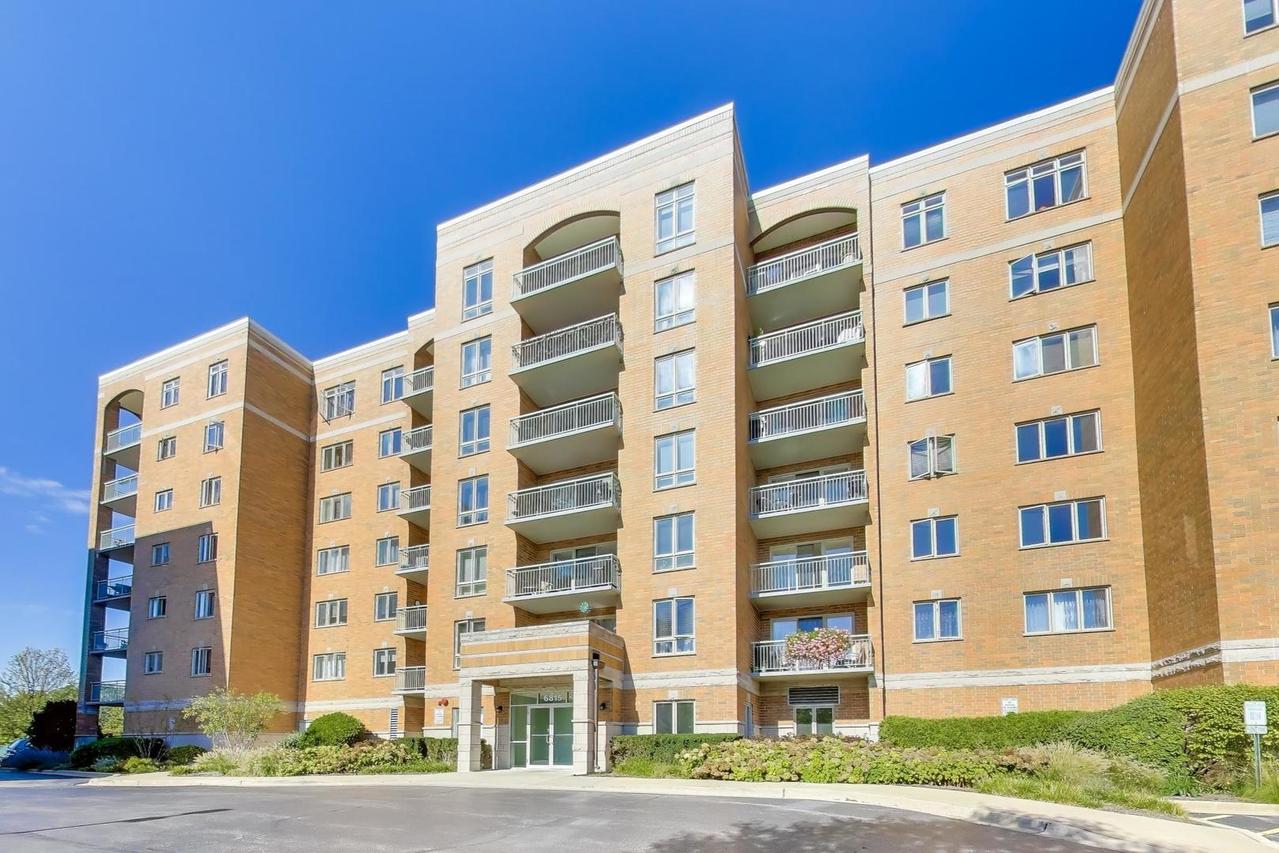 6815 N Milwaukee Ave. #506, Niles, IL 60714
