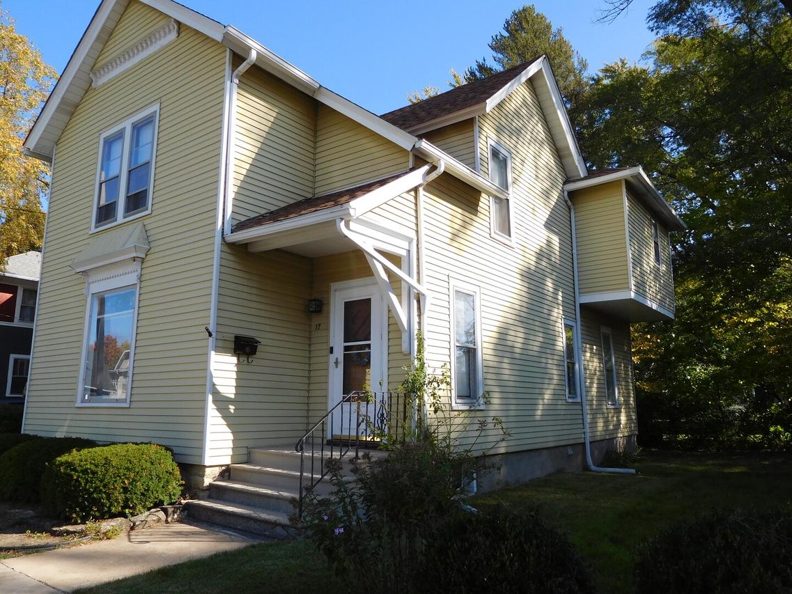 17 Blackhawk St., Aurora, IL 60506