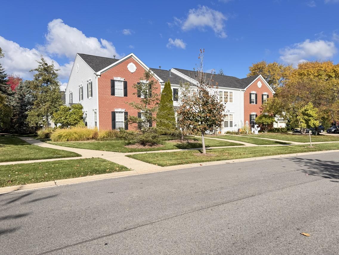 368 S Litchfield Dr., Round Lake, IL 60073