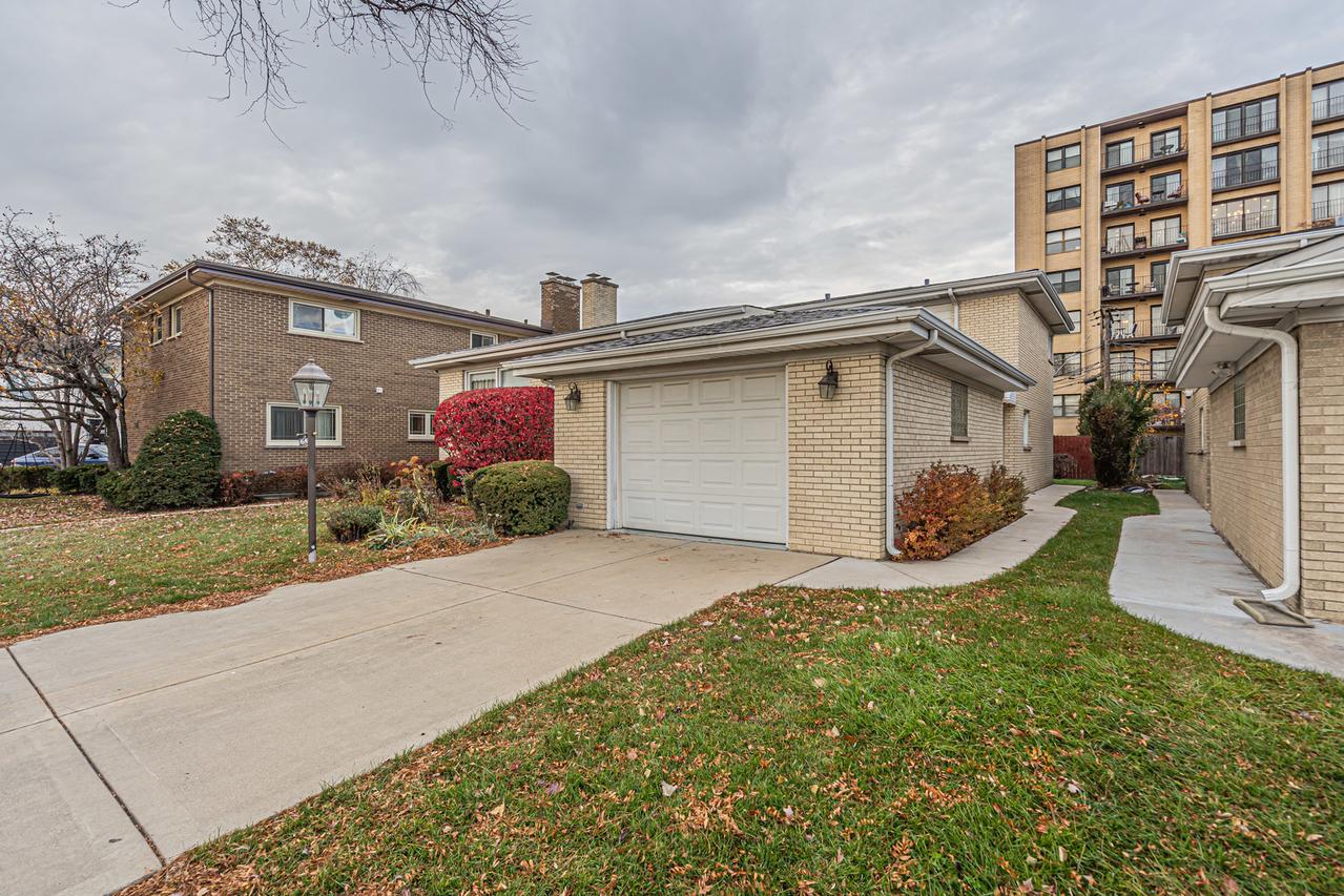 4646 W Fitch Ave., Lincolnwood, IL 60712