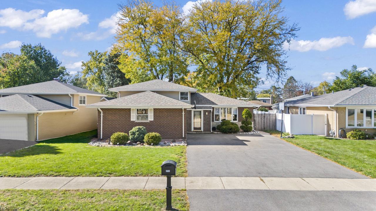 10600 S Highland Ave., Worth, IL 60482