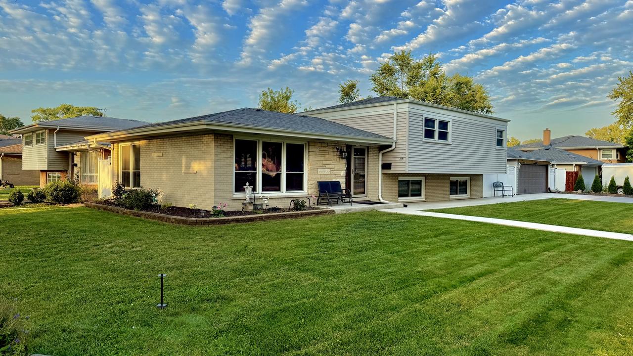 2181 Plainfield Dr., Des Plaines, IL 60018