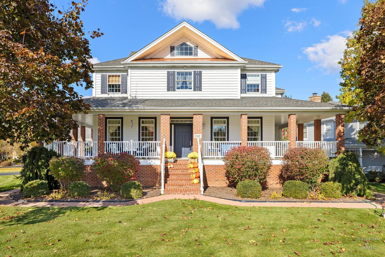 1 Calais Ct., Oakwood Hills, IL 60013