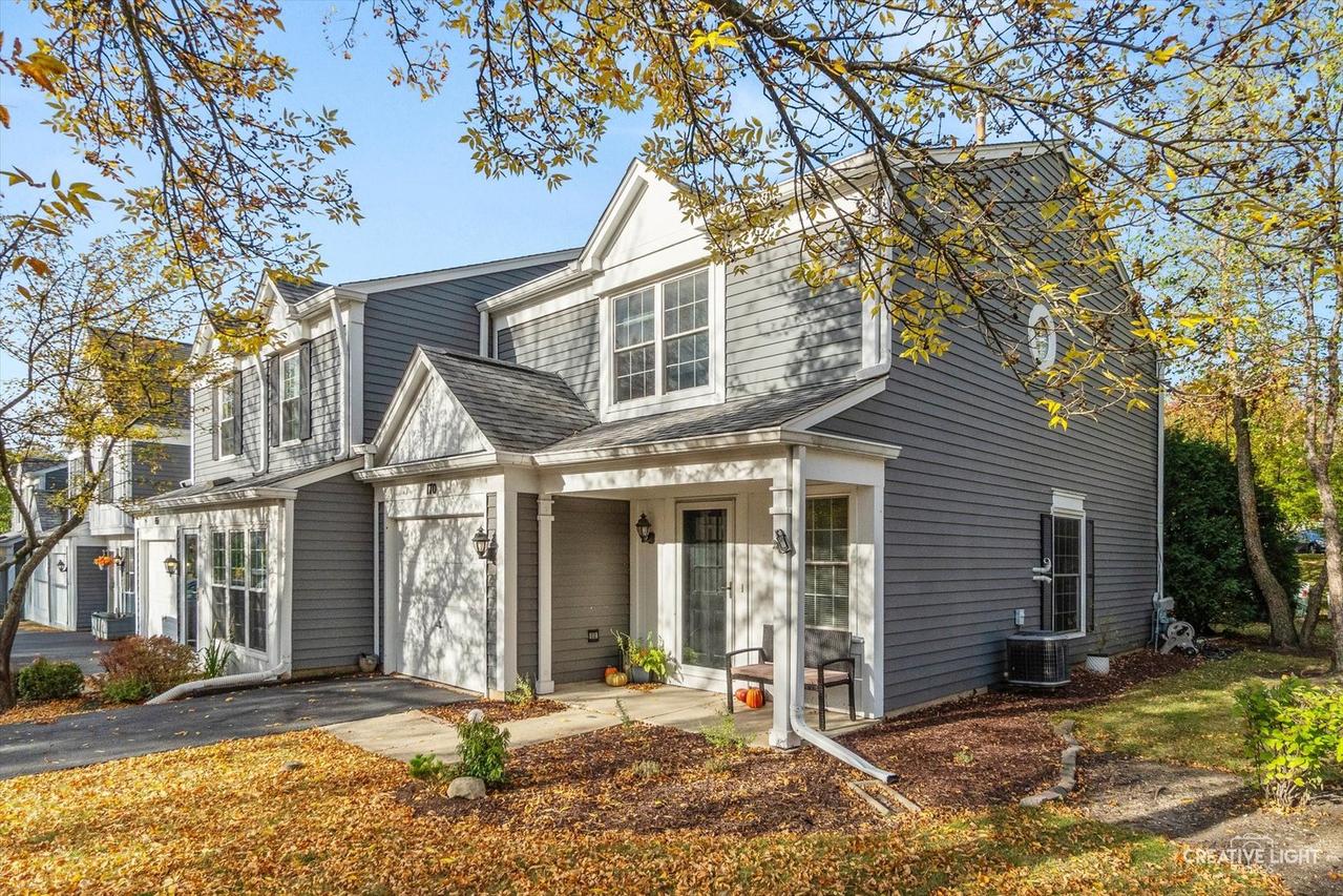 170 Half Moon Cir., Aurora, IL 60504