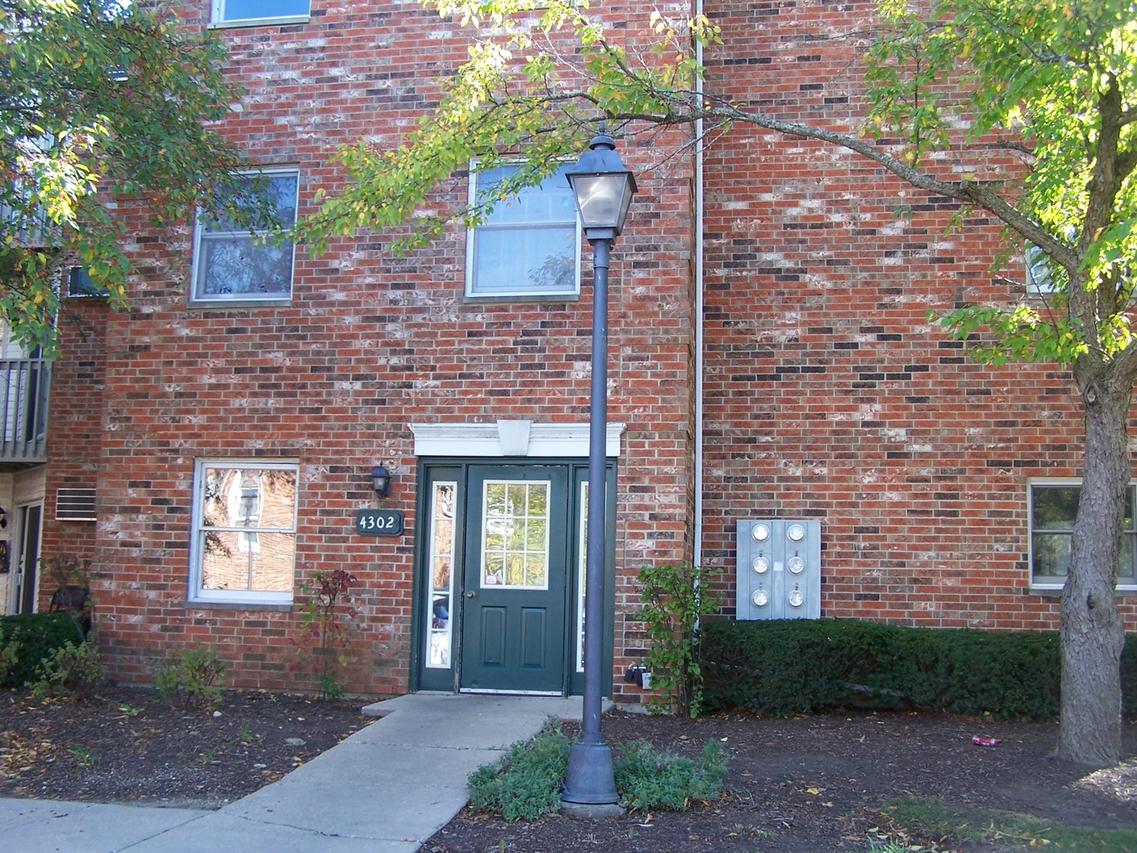 4302 Shamrock Ln. #2-G, Mchenry, IL 60050