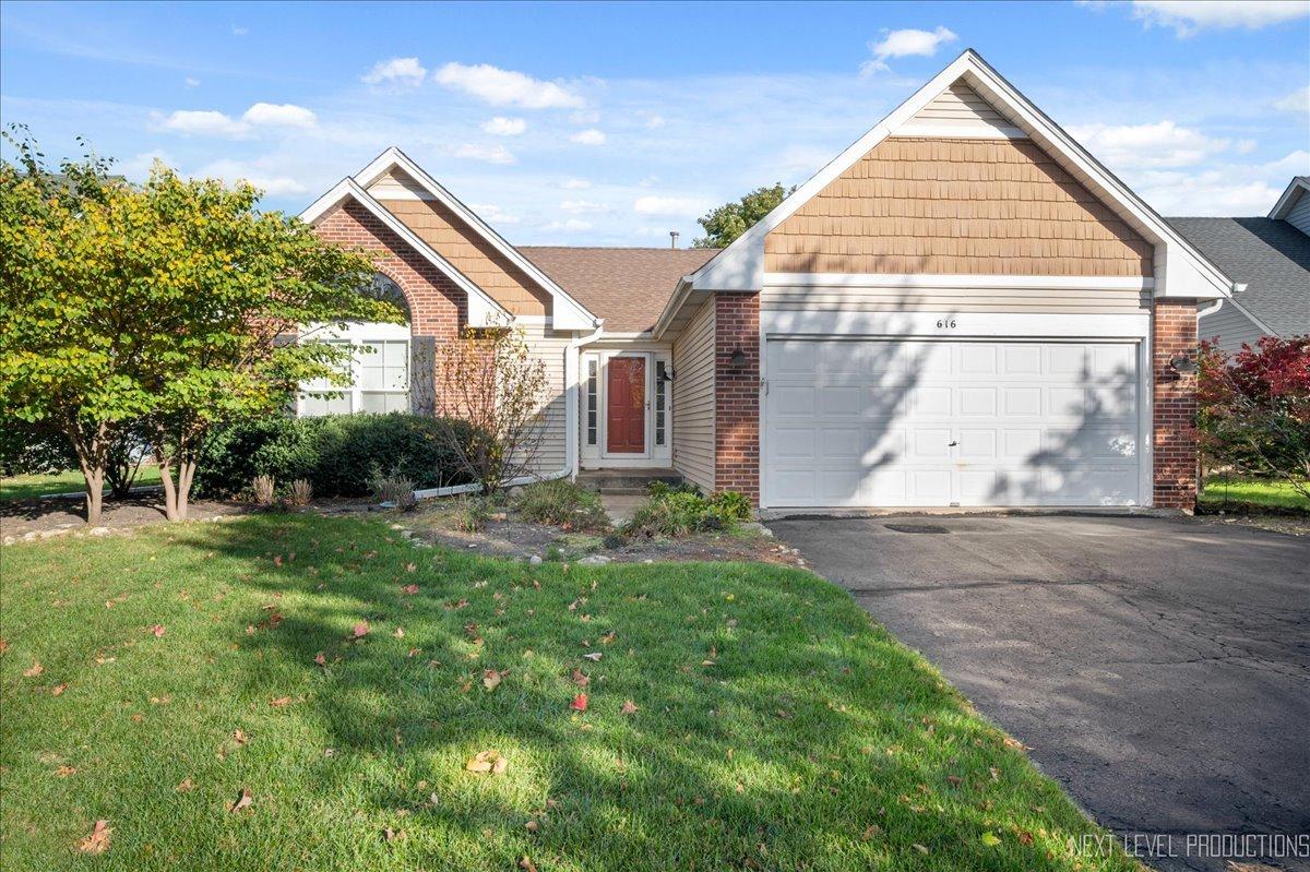 616 Briarwood Ln., Oswego, IL 60543