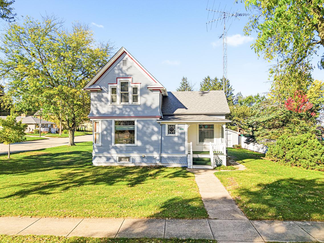 302 E Navaho Ave., Shabbona, IL 60550