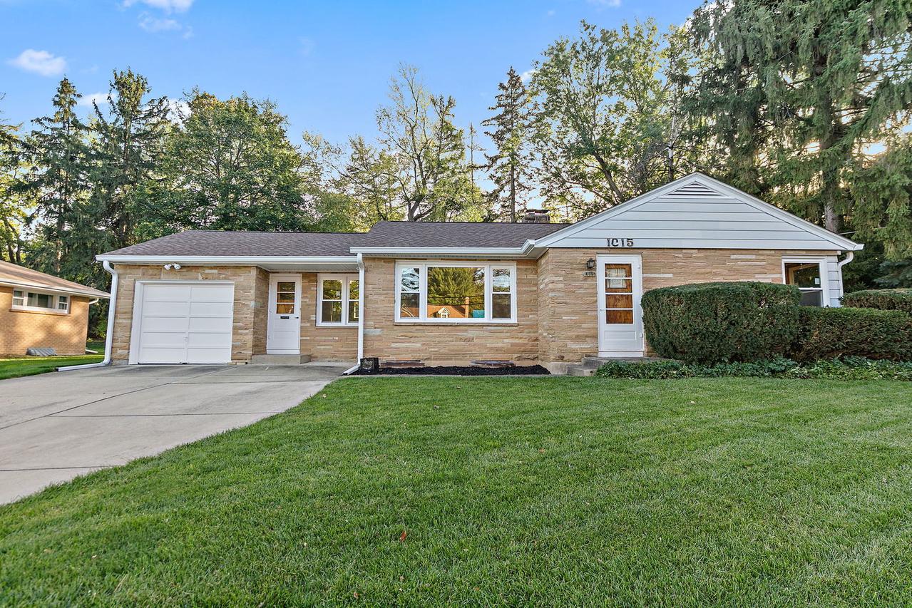 1015 Lawrence Ave., Elgin, IL 60123