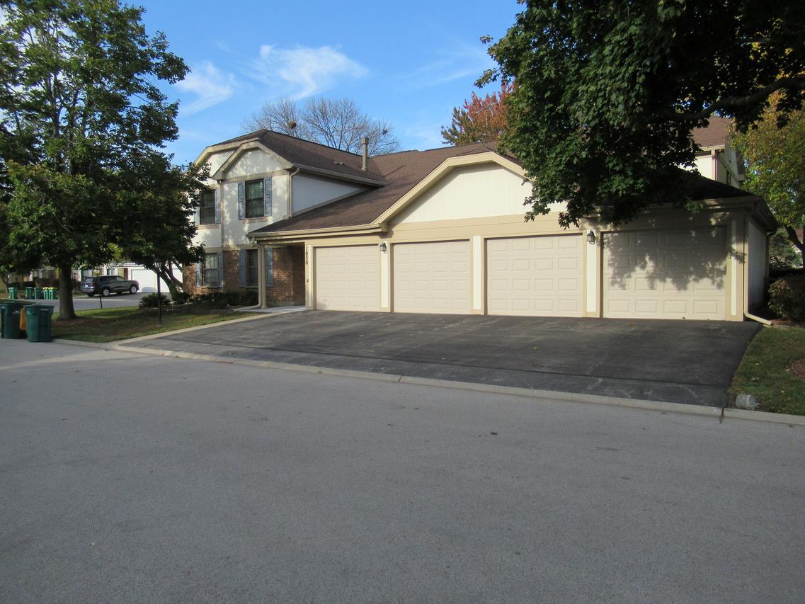 1050 Driftwood Ct. #B1, Wheeling, IL 60090
