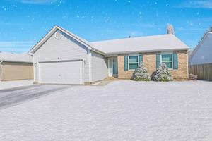 2 Danbury Ct., Lake In The Hills, IL 60156