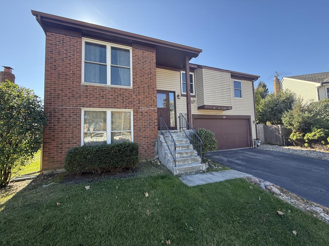 425 Beechwood Dr., Westmont, IL 60559