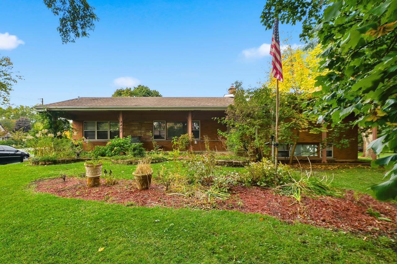 2401 Rohlwing Rd., Rolling Meadows, IL 60008