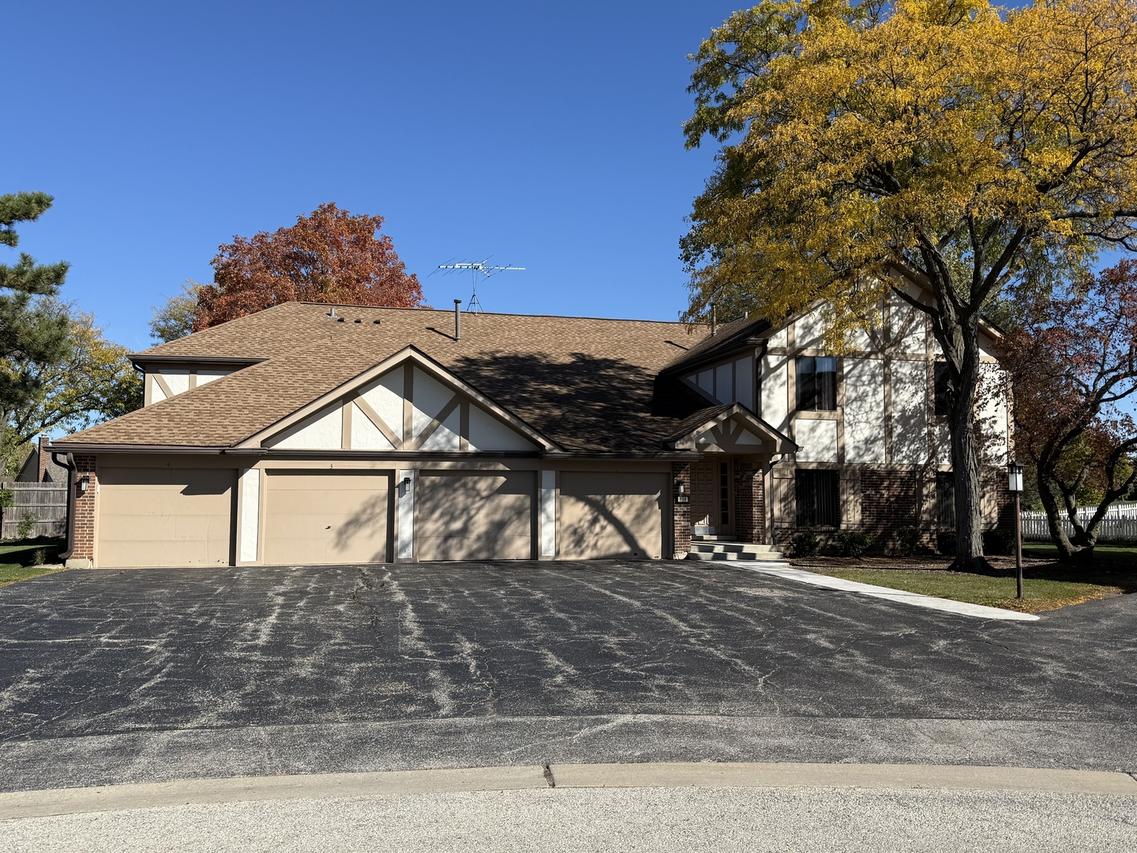 924 Surrey Dr. #1A, Schaumburg, IL 60193